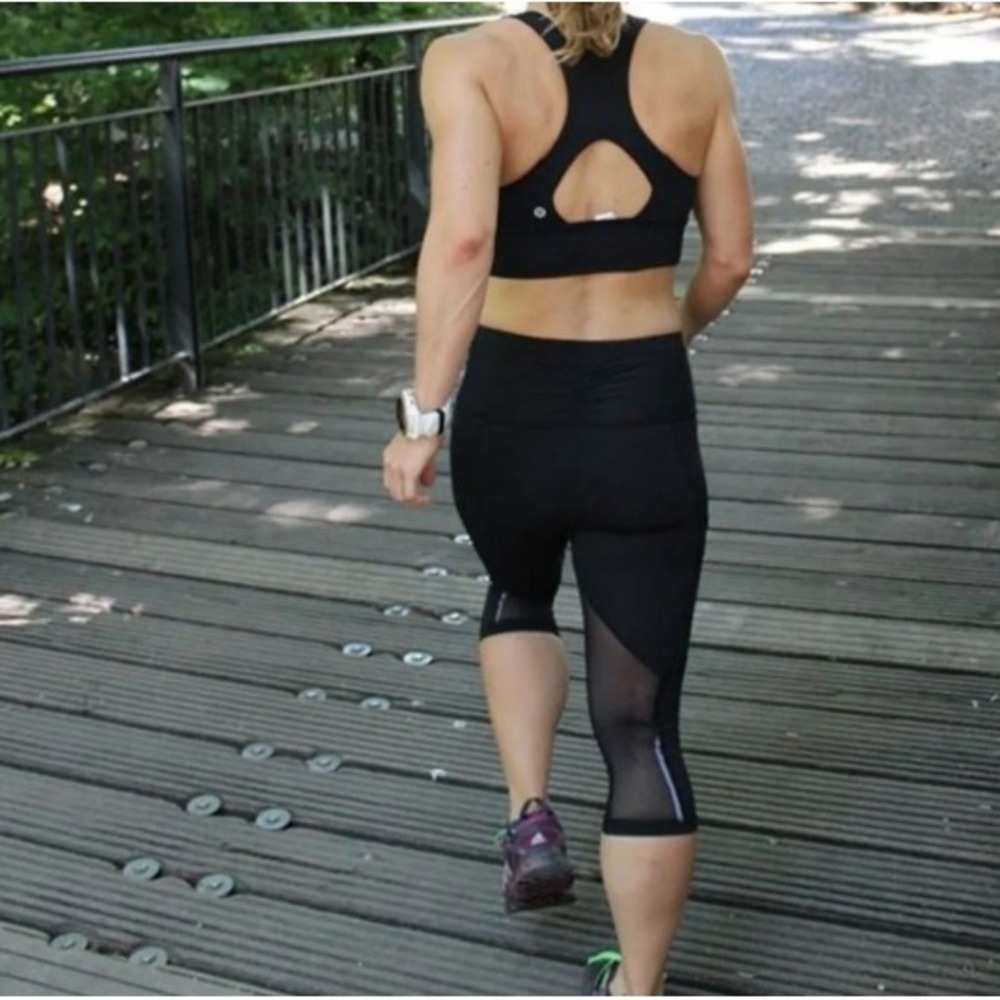 Lululemon Black Outrun Ruched Crop Leggings Mesh Panels Side Pockets Size 12